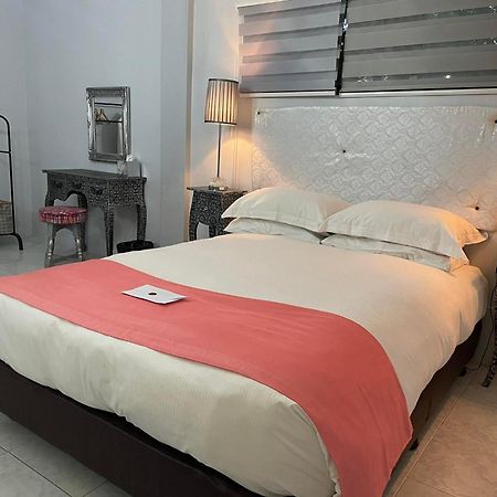Sunbloom Beachfront Hotel And Restaurant Zambales Sinabacan المظهر الخارجي الصورة