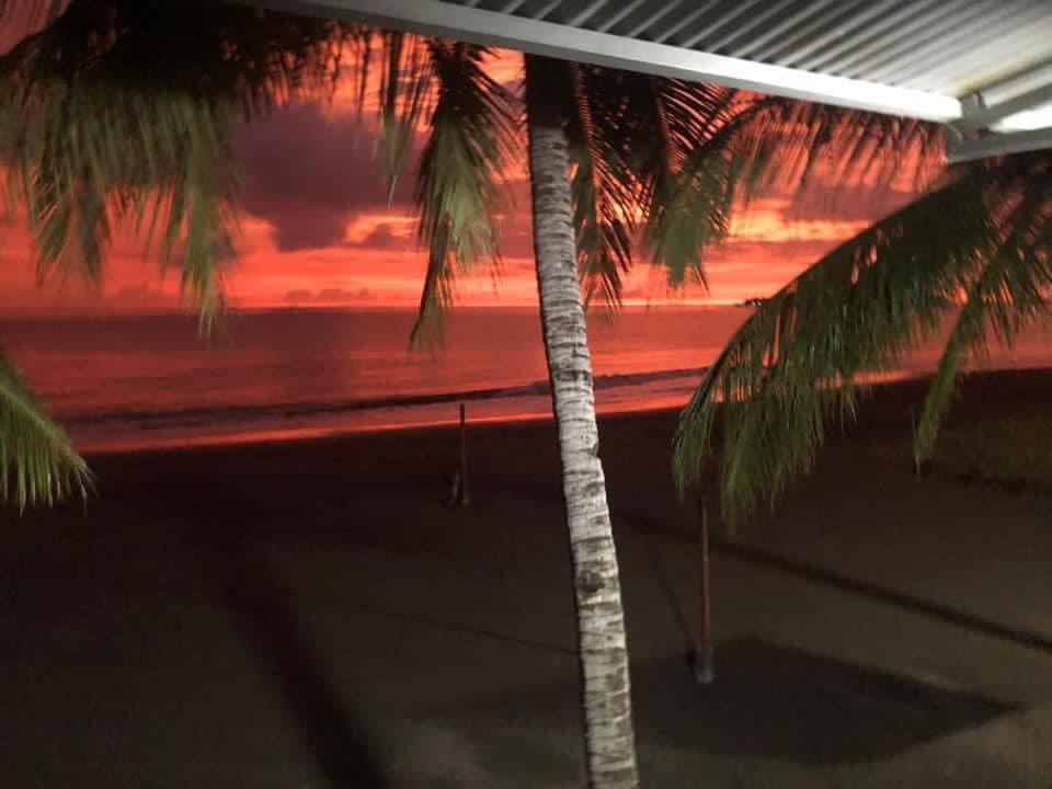 Sunbloom Beachfront Hotel And Restaurant Zambales Sinabacan المظهر الخارجي الصورة