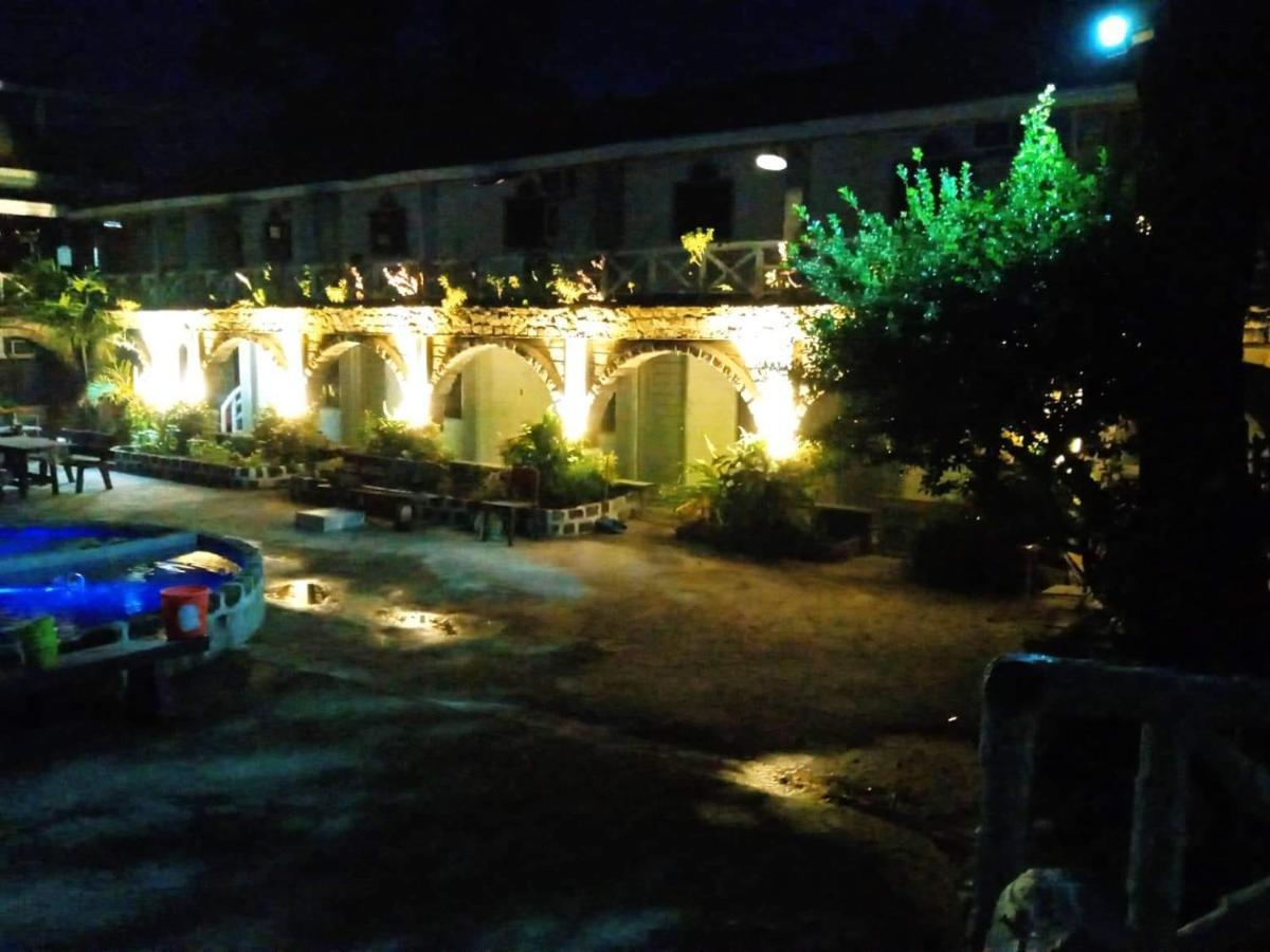 Sunbloom Beachfront Hotel And Restaurant Zambales Sinabacan المظهر الخارجي الصورة
