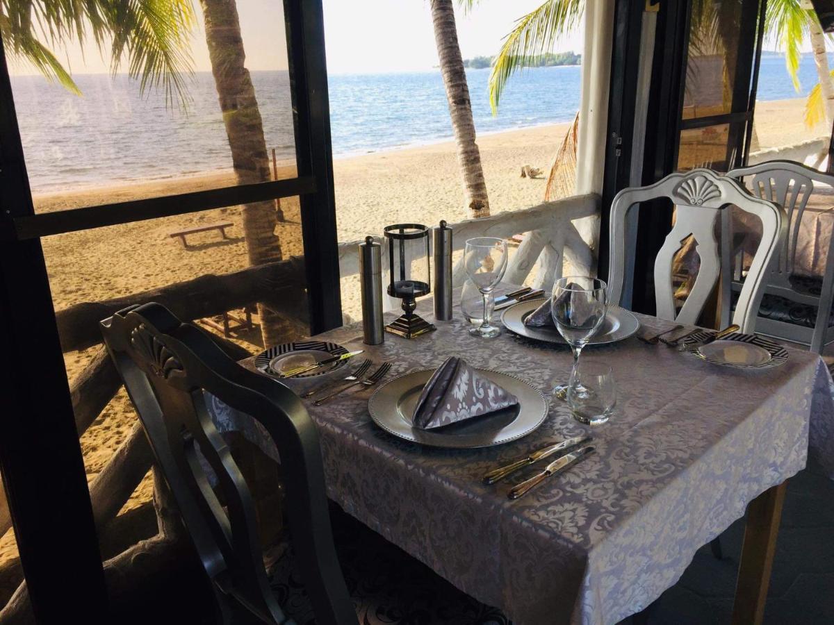 Sunbloom Beachfront Hotel And Restaurant Zambales Sinabacan المظهر الخارجي الصورة