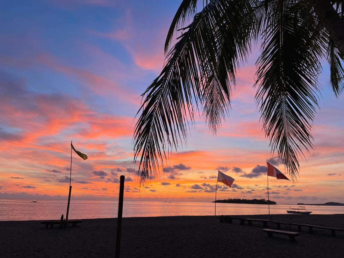 Sunbloom Beachfront Hotel And Restaurant Zambales Sinabacan المظهر الخارجي الصورة