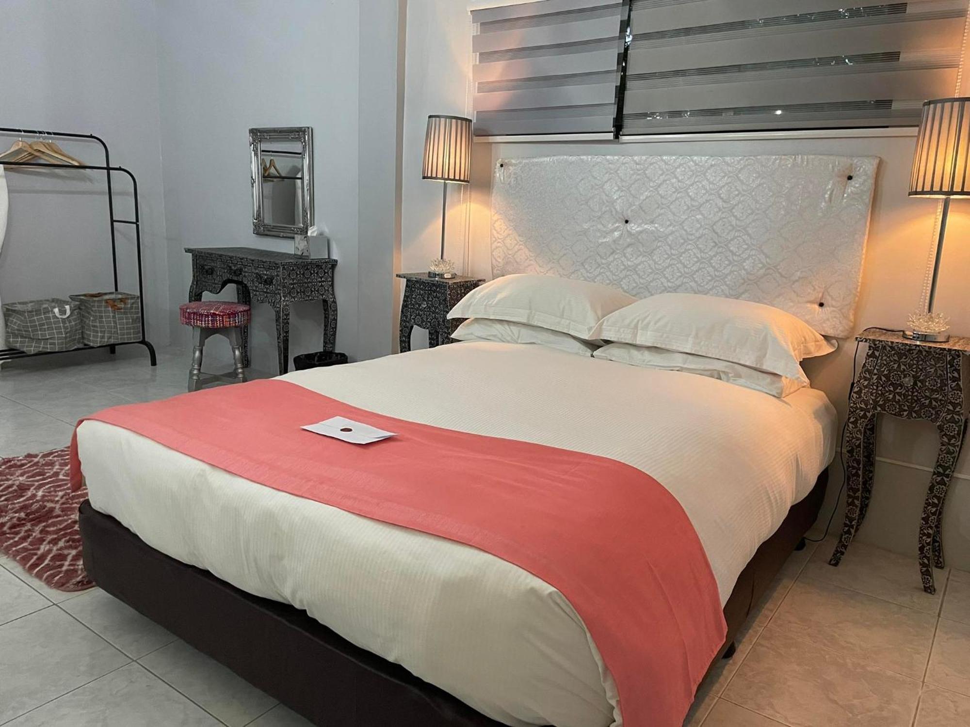 Sunbloom Beachfront Hotel And Restaurant Zambales Sinabacan المظهر الخارجي الصورة