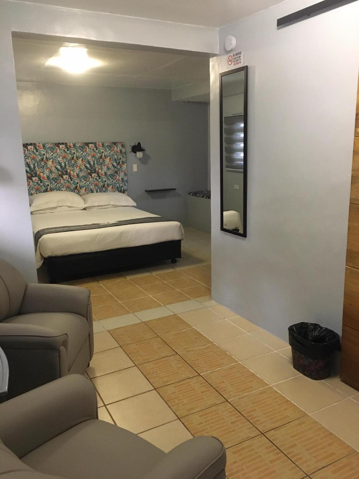 Sunbloom Beachfront Hotel And Restaurant Zambales Sinabacan المظهر الخارجي الصورة